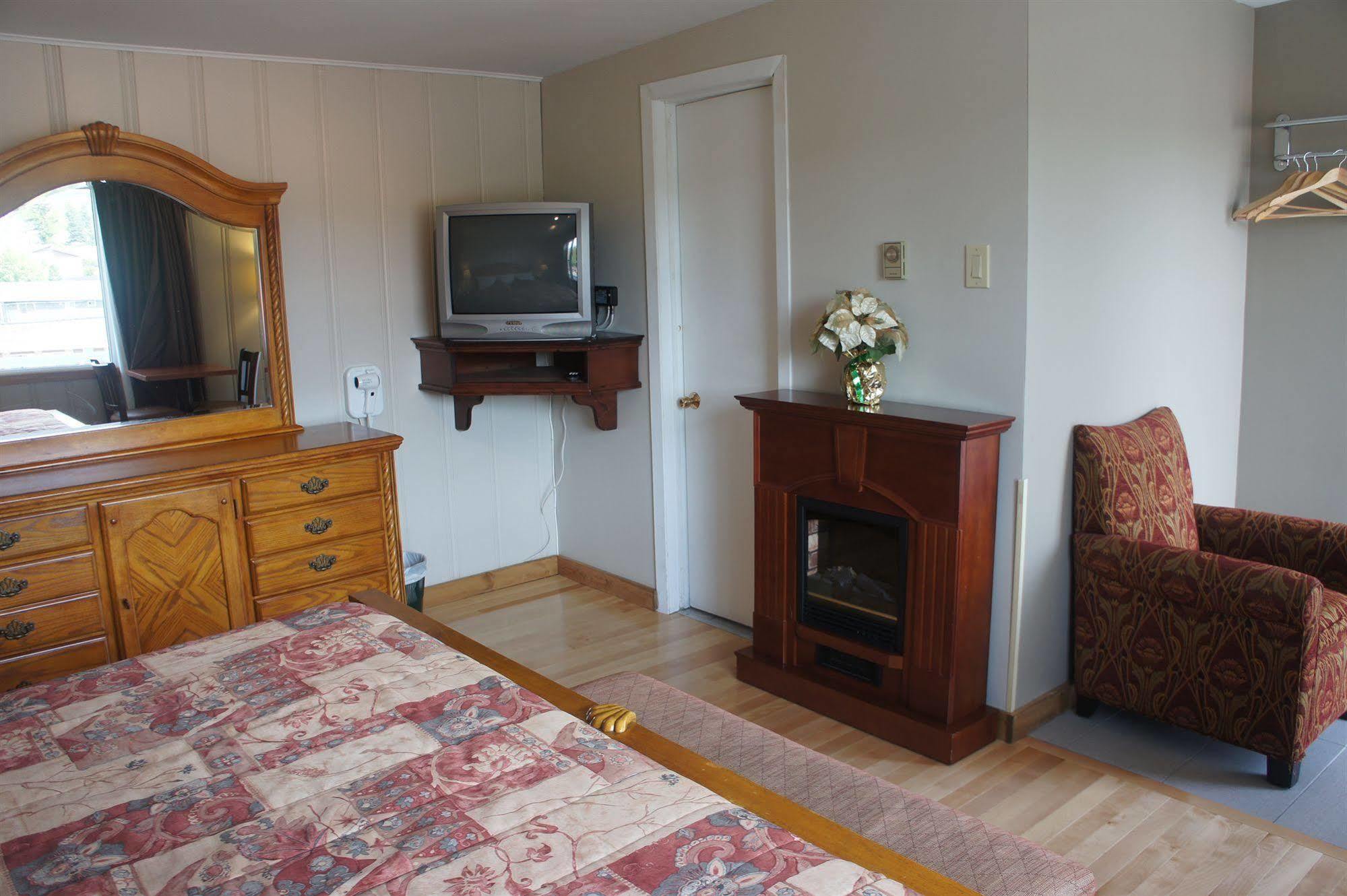 Motel Clair Mont Сен-Агата-дес-Монтс Екстериор снимка