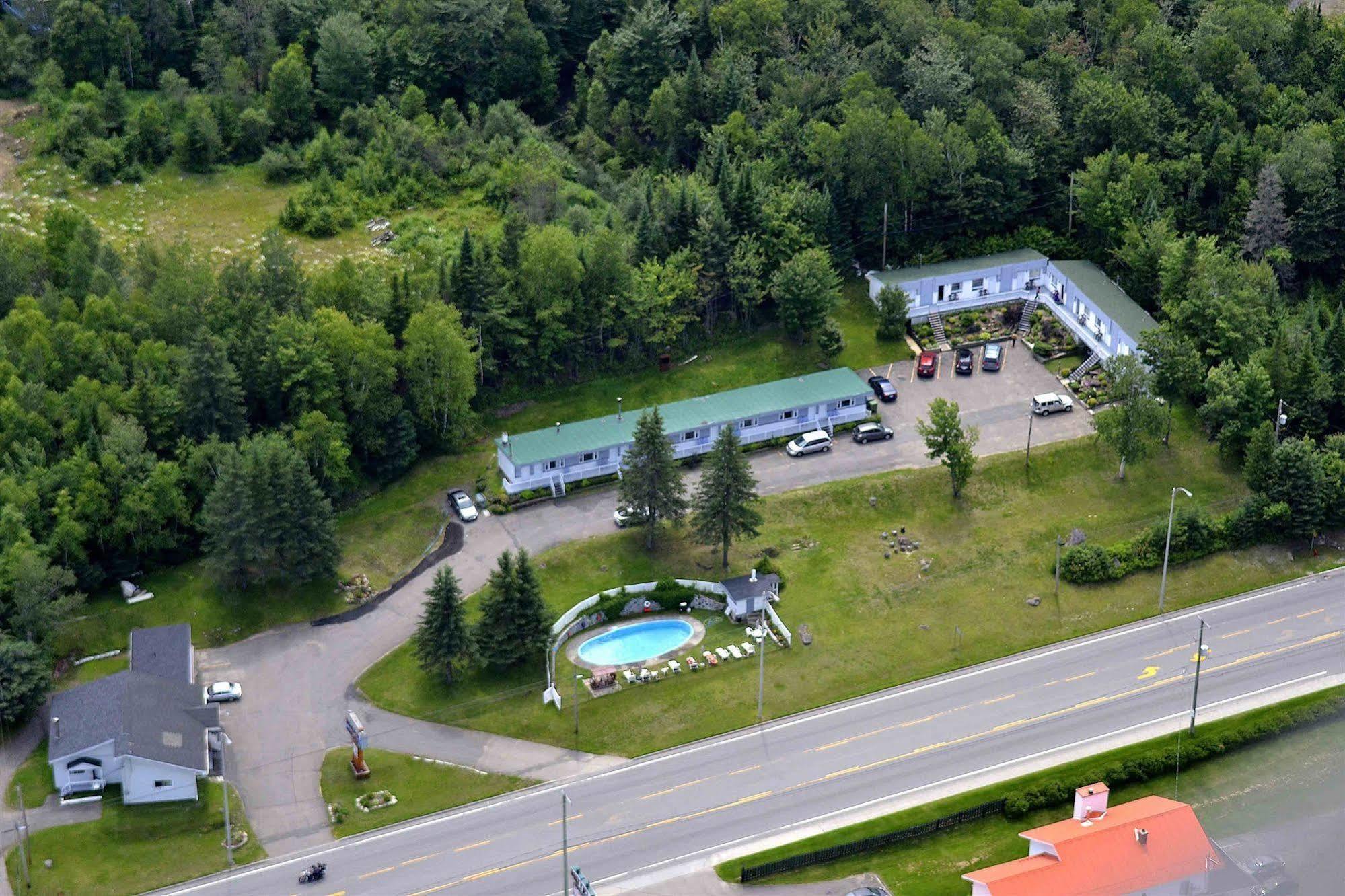 Motel Clair Mont Сен-Агата-дес-Монтс Екстериор снимка